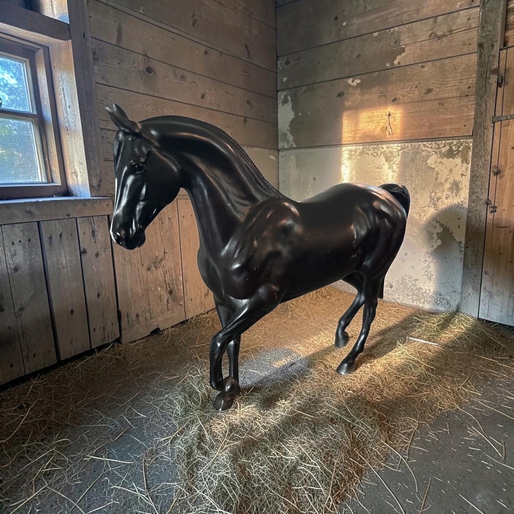 Breyer Traditiona figurine identified model  Black Beauty series Figurine 781154